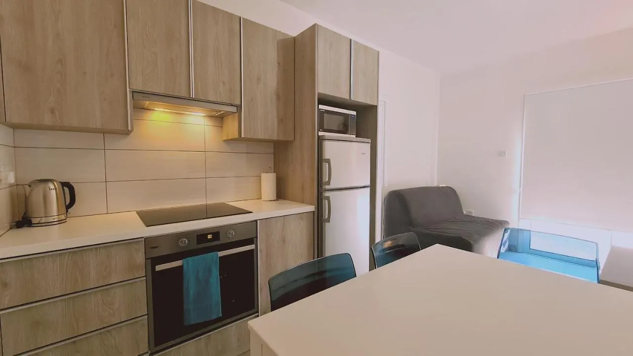 Stay Beach Wave Apartment Λάρνακα