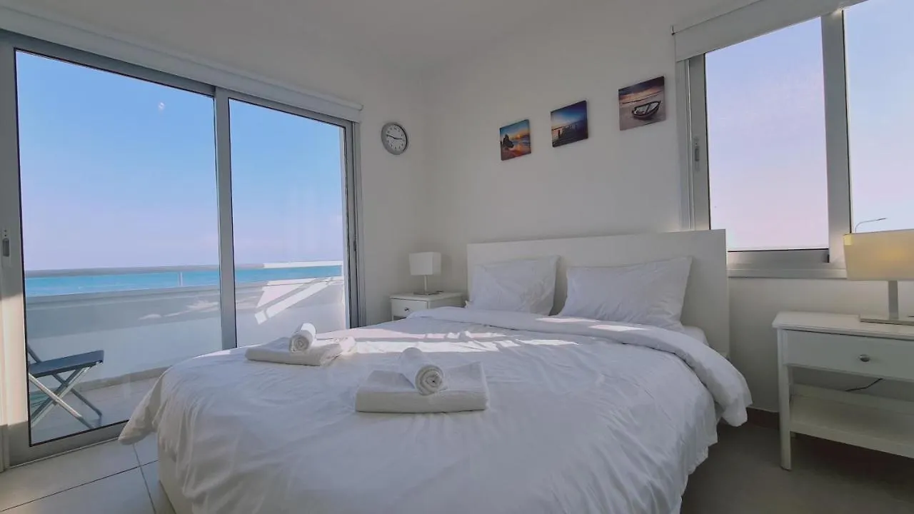 Stay Beach Wave Apartment Λάρνακα 0*,