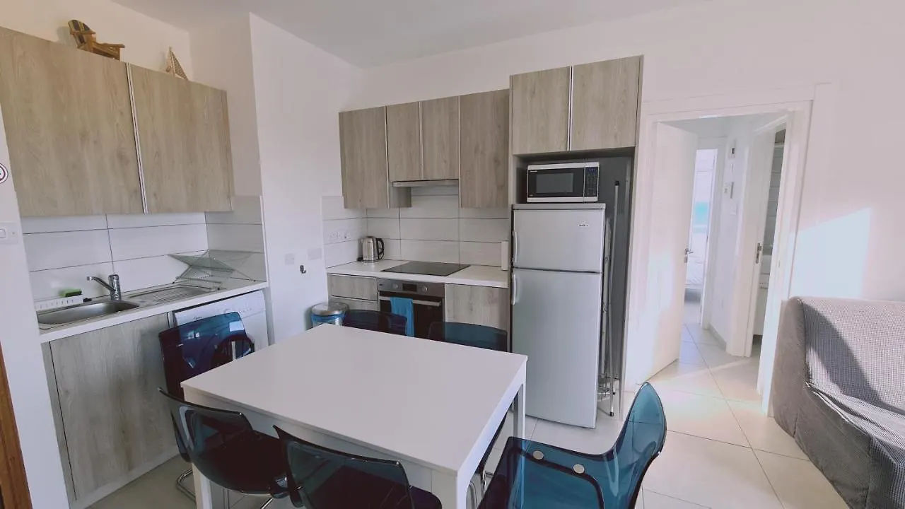 Stay Beach Wave Apartment Λάρνακα 0*,